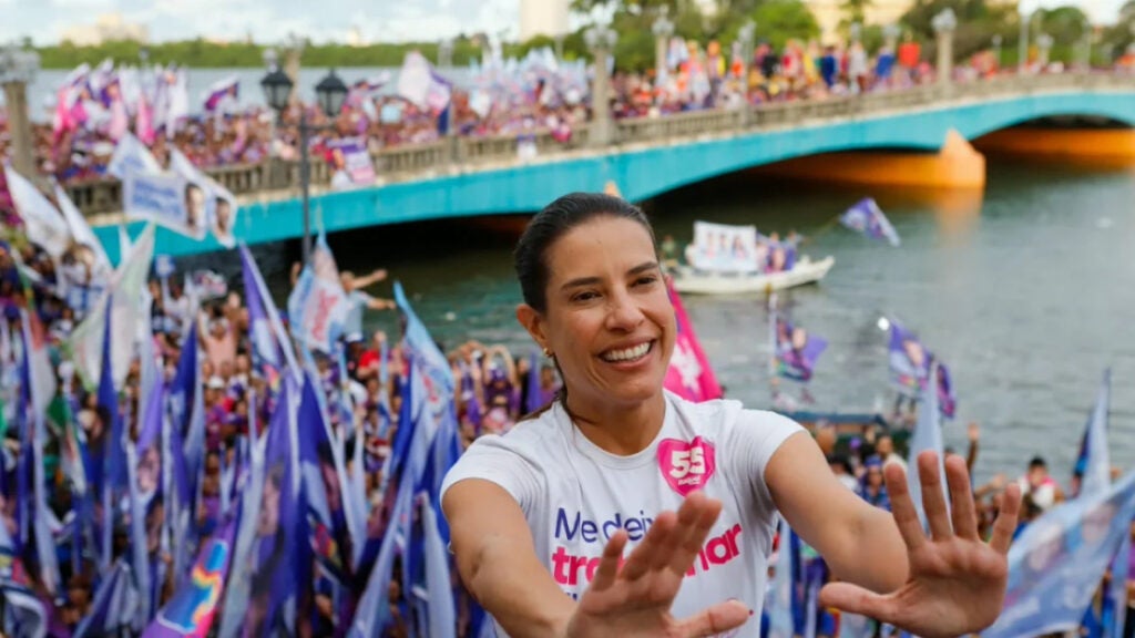 Raquel Lyra faz caminhada no Centro do Recife e apresenta propostas para cultura, transporte e urbanização