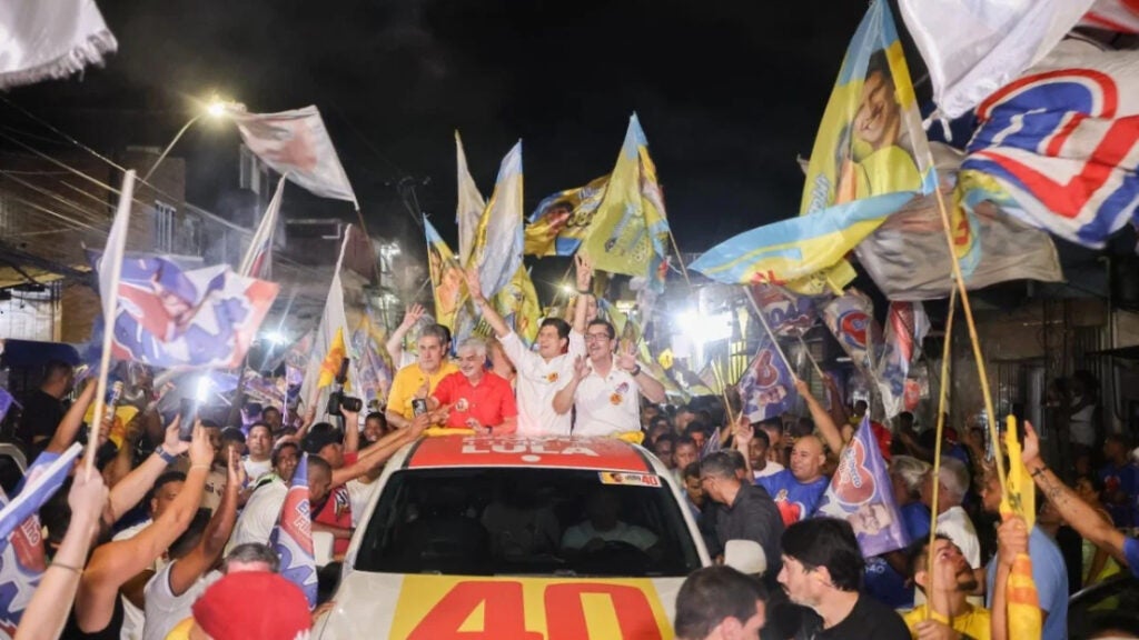 João Campos faz primeira carreata no Recife e leva campanha a Paulista
