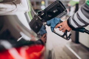 Lula reduz impostos sobre gasolina e etanol e amplia subsídio para conter preço do diesel Lula reduz impostos sobre gasolina e etanol e amplia subsídio para conter preço do diesel