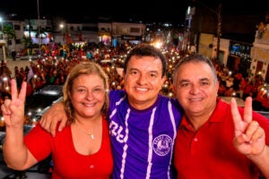 Regina da Saúde e Pedro Pilota reúnem apoiadores em caminhada pelas ruas de Itaíba Regina da Saúde e Pedro Pilota reúnem apoiadores em caminhada pelas ruas de Itaíba