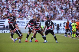 Com renda histórica e golaço, Santa Cruz vence Floresta e fica muito perto da Série B Com renda histórica e golaço, Santa Cruz vence Floresta e fica muito perto da Série B