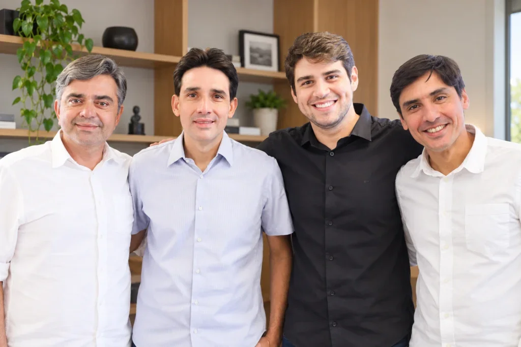 Bruno Marques realiza arrastão nesta terça (29) pelas ruas de Petrolândia com Silvio Costa Filho e Carlos Costa