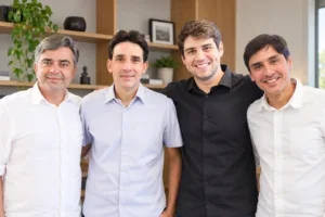 Bruno Marques realiza arrastão nesta terça (29) pelas ruas de Petrolândia com Silvio Costa Filho e Carlos Costa
