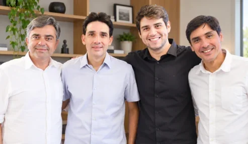 Bruno Marques realiza arrastão nesta terça (29) pelas ruas de Petrolândia com Silvio Costa Filho e Carlos Costa