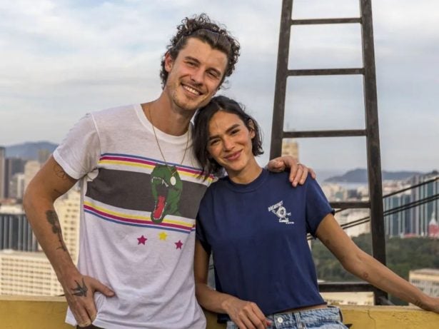Shawn Mendes fala sobre relação com Bruna Marquezine e diz estar construindo uma vida fora da carreira