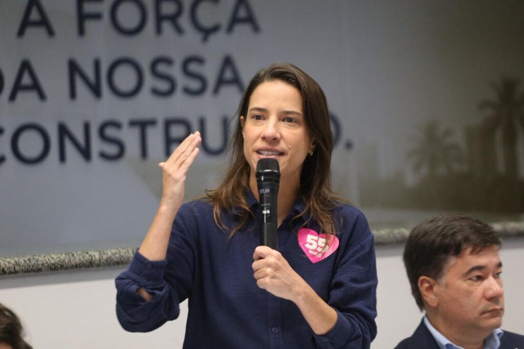 Raquel Lyra reúne prefeitos de todo o estado no Recife
