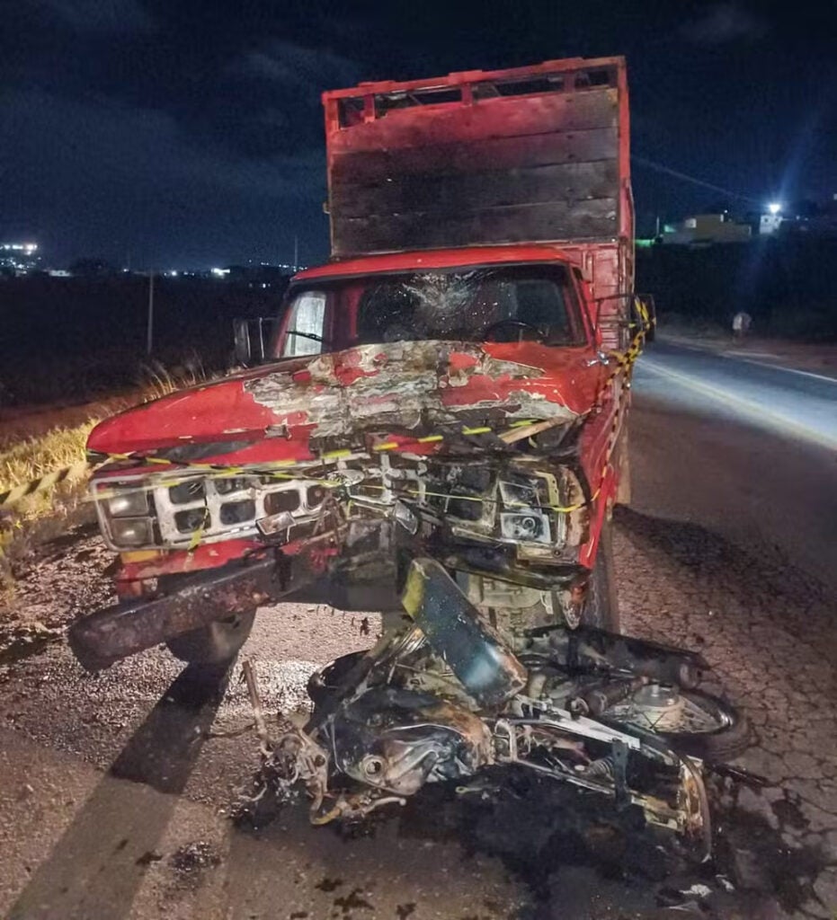 Motociclista morre após colidir com caminhonete na BR-232, em Pesqueira