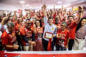João Campos promete duplicar escolas técnicas, atrair indústrias e alfineta Raquel Lyra