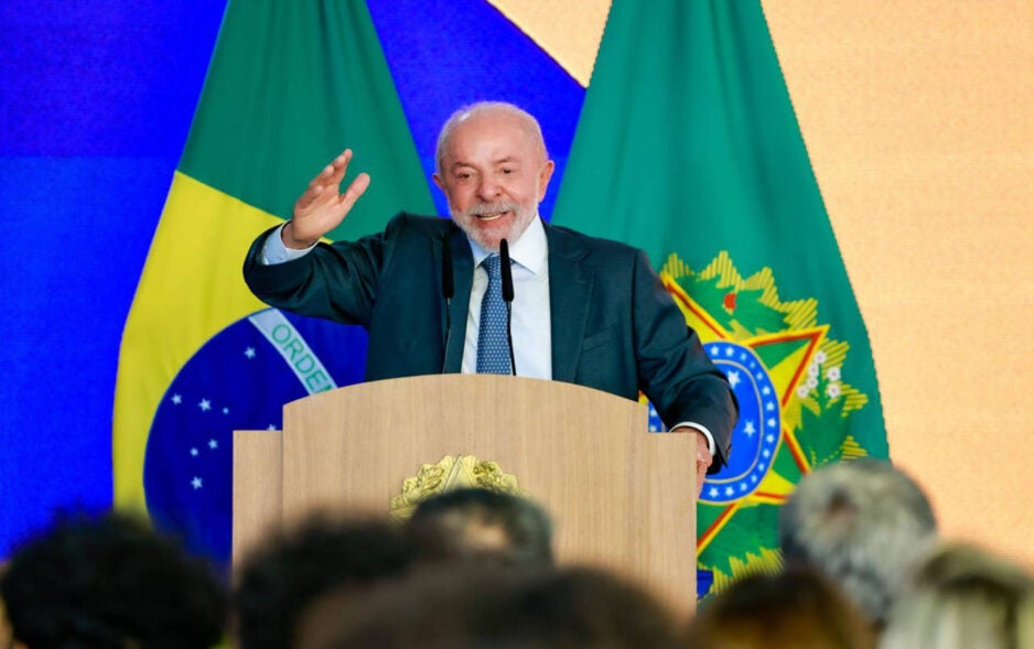 Fim da escala 6×1 avança: Senado aprova PEC e Lula comemora votação histórica