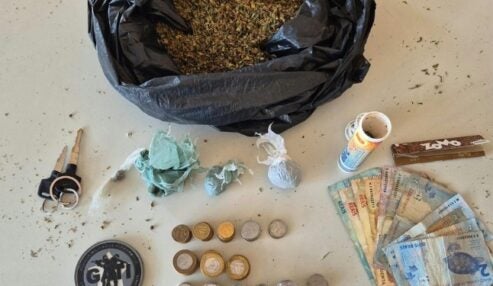 Polícia Militar desarticula ponto de tráfico de drogas e prende suspeito com 370 gramas de maconha em Petrolândia