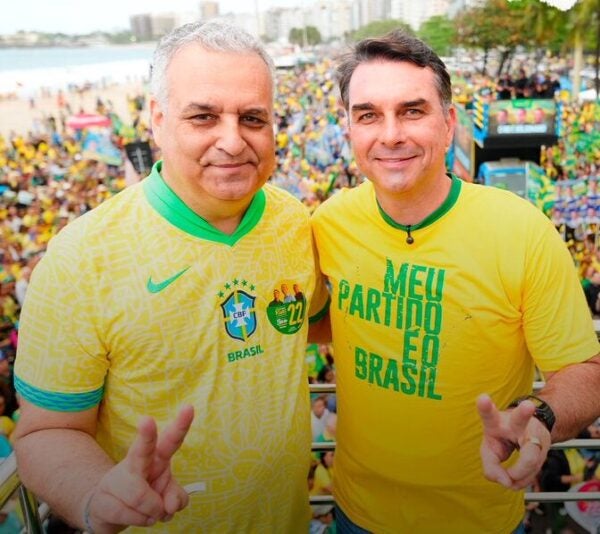 Petrolândia terá adesivaço em apoio à candidatura de Flávio Bolsonaro nesta terça-feira (20); confira horário e local