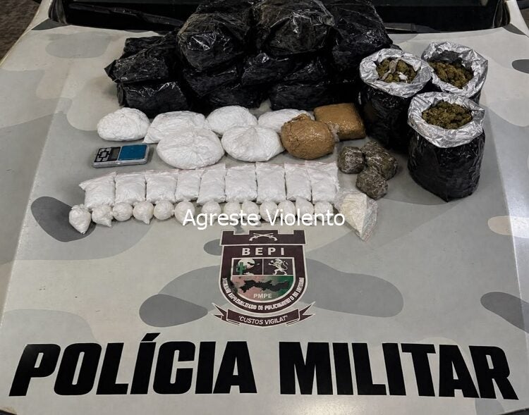BEPI apreende quase 13 kg de maconha e cocaína às margens da PE-360, em Ibimirim