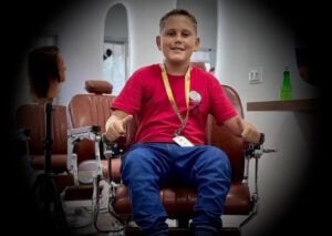 Fotografia de reportagem sobre José Pablo, o Barbeiro Mirim, e João Vitor, adolescentes mortos em Cachoeirinha, Pernambuco