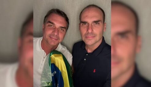 Eduardo Bolsonaro publica foto com Flávio nos EUA e afirma: ‘Não desistiremos do Brasil’