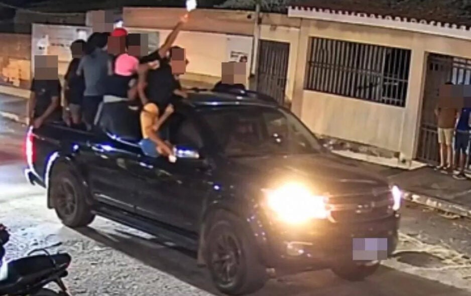 Imagens de comemoração eleitoral em Floresta mostram aparentes disparos para o alto