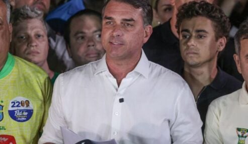 Flávio Bolsonaro anuncia que pedirá anulação da eleição presidencial após derrota para Lula
