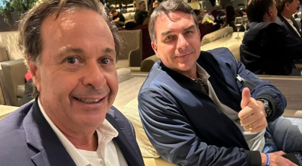 Flávio Bolsonaro ao lado de Gilson Machado em vídeo sobre Pernambuco