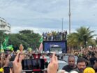 Flávio Bolsonaro durante último ato de campanha na Barra da Tijuca, Rio de Janeiro