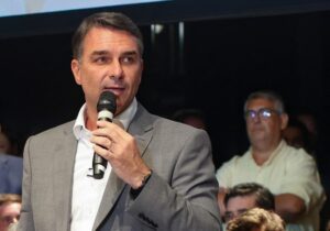 Flávio Bolsonaro durante campanha presidencial de 2026