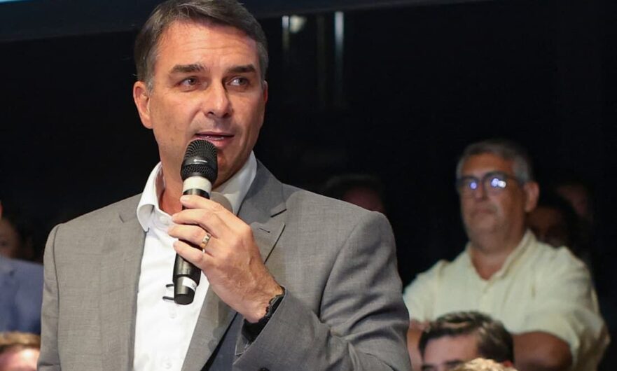 Flávio Bolsonaro durante campanha presidencial de 2026
