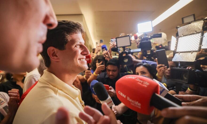 João Campos fala à imprensa após o resultado da eleição de 2026