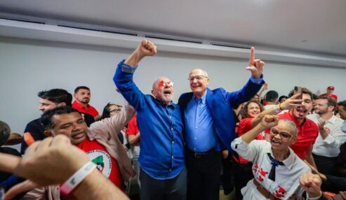 Lula completa 81 anos após reeleição; entenda por que tem duas datas de aniversário