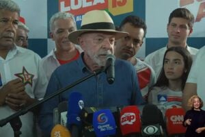 Lula em entrevista durante agenda de campanha em Petrolina e Juazeiro