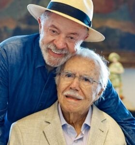 Lula durante visita ao ex-presidente José Sarney em São Luís
