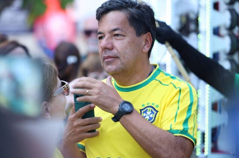 Mendonça Filho viaja a Brasília para reunião com Flávio Bolsonaro