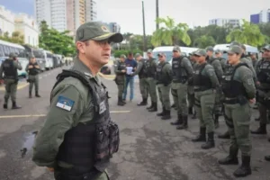 Agentes das forças de segurança de Pernambuco durante operação de policiamento eleitoral