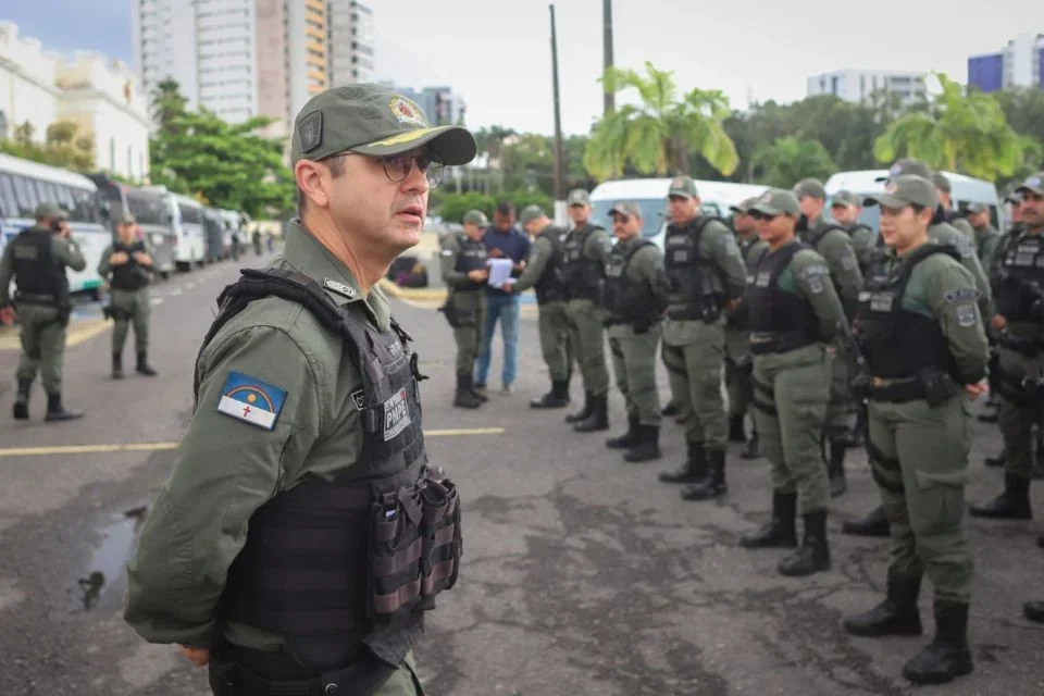 Agentes das forças de segurança de Pernambuco durante operação de policiamento eleitoral