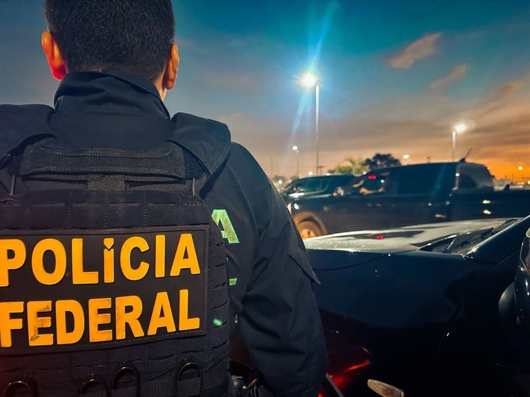 Agente da Polícia Federal em imagem divulgada durante cobertura da Operação Entressafras em Pernambuco e São Paulo