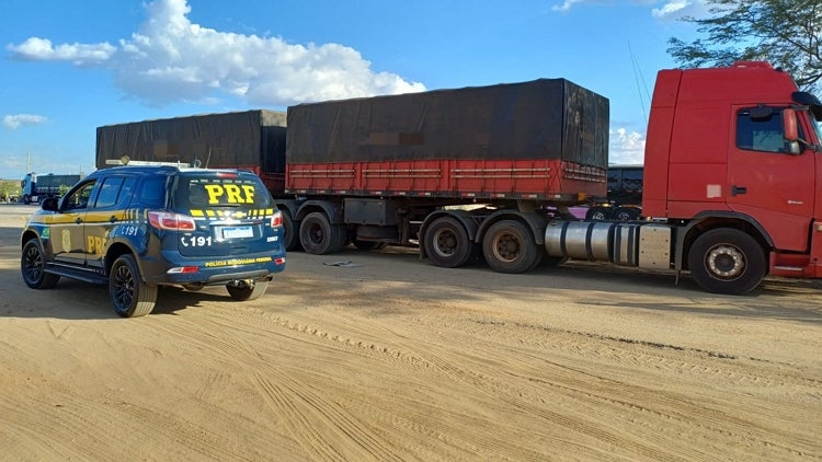 Semirreboques fiscalizados pela PRF na BR-232 em Serra Talhada