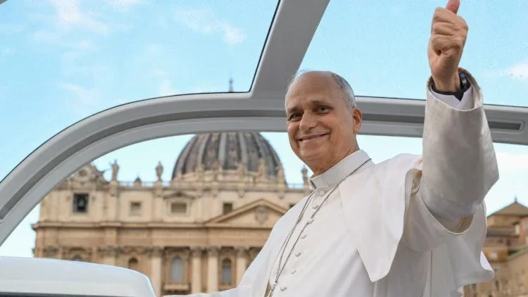 Papa Leão XIV em imagem de Vatican Media utilizada na reportagem sobre viagem à América do Sul
