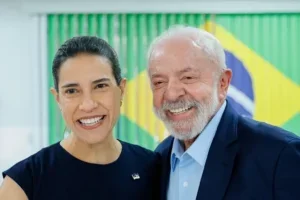 Imagem de Raquel Lyra e Lula publicada em reportagem sobre a continuidade da parceria institucional