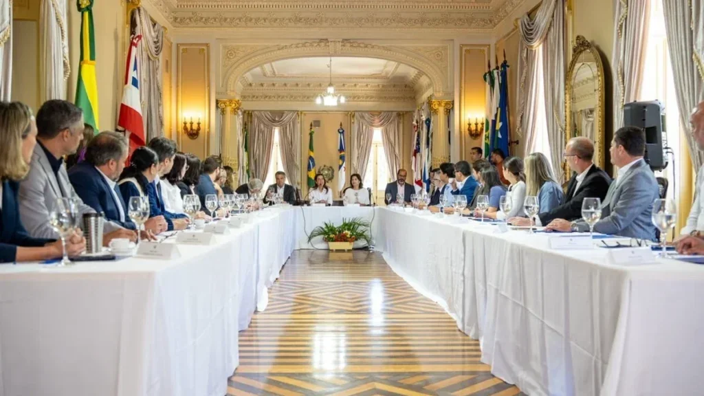 Governadora Raquel Lyra durante reunião com secretariado no Palácio do Campo das Princesas