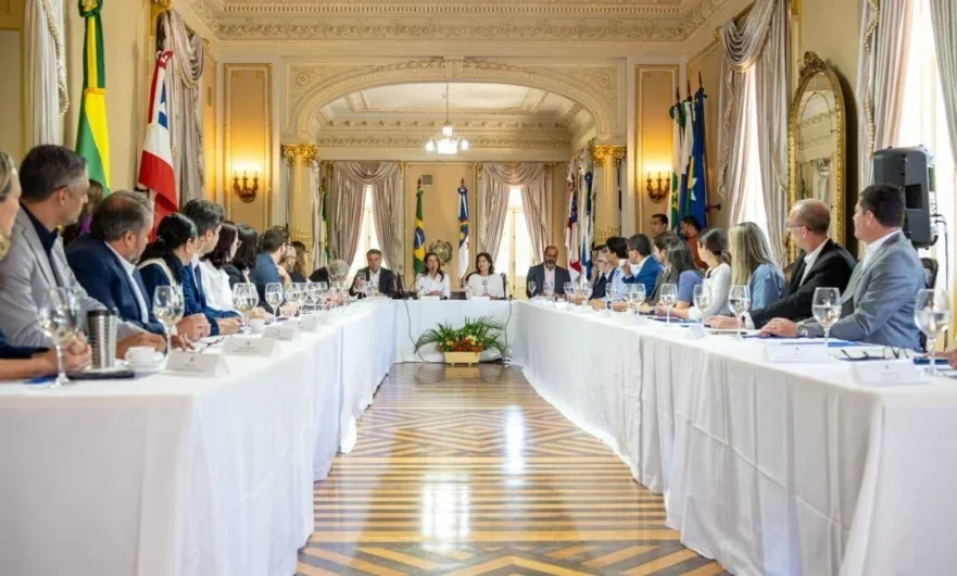 Governadora Raquel Lyra durante reunião com secretariado no Palácio do Campo das Princesas