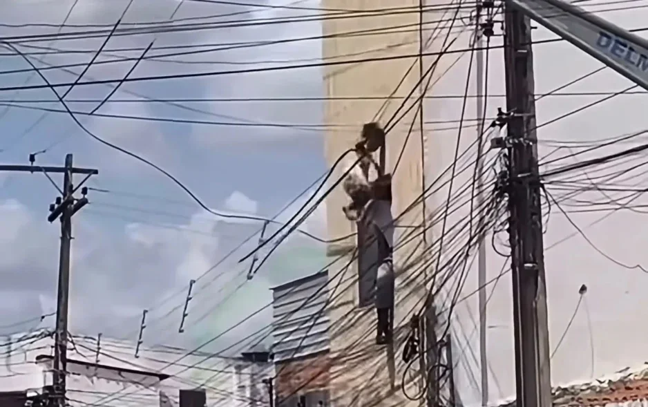 Policial militar salva criança após queda do segundo andar e contato com fios de alta tensão em Delmiro Gouveia