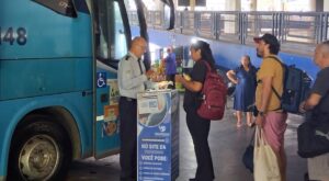 Imagem da reportagem do JC sobre transporte intermunicipal gratuito em Pernambuco nas eleições