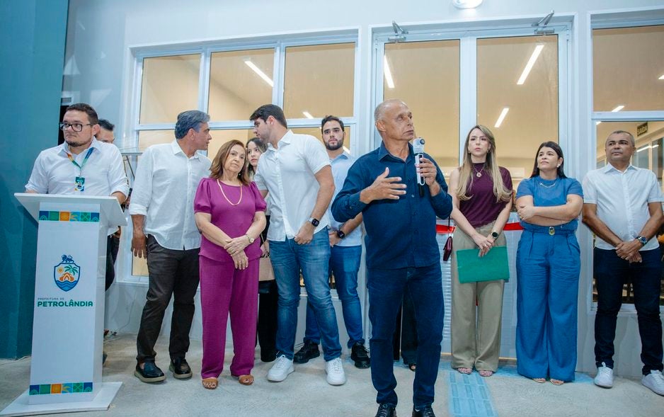 “Eu não a chamava de Aninha, chamava de mamãe”: Rogério Novaes se emociona ao homenagear ex-primeira-dama durante inauguração de UBS em Petrolândia