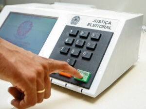 Urna eletrônica utilizada nas eleições brasileiras; imagem ilustrativa