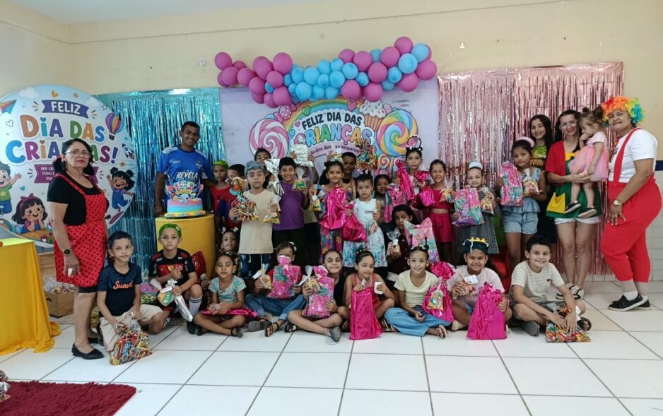 Empresário de Lagoa Grande promove ação solidária e distribui brinquedos para crianças da Escola Maria Juarezita