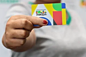 Imagem da reportagem sobre o calendário e o reajuste do Bolsa Família em outubro de 2026