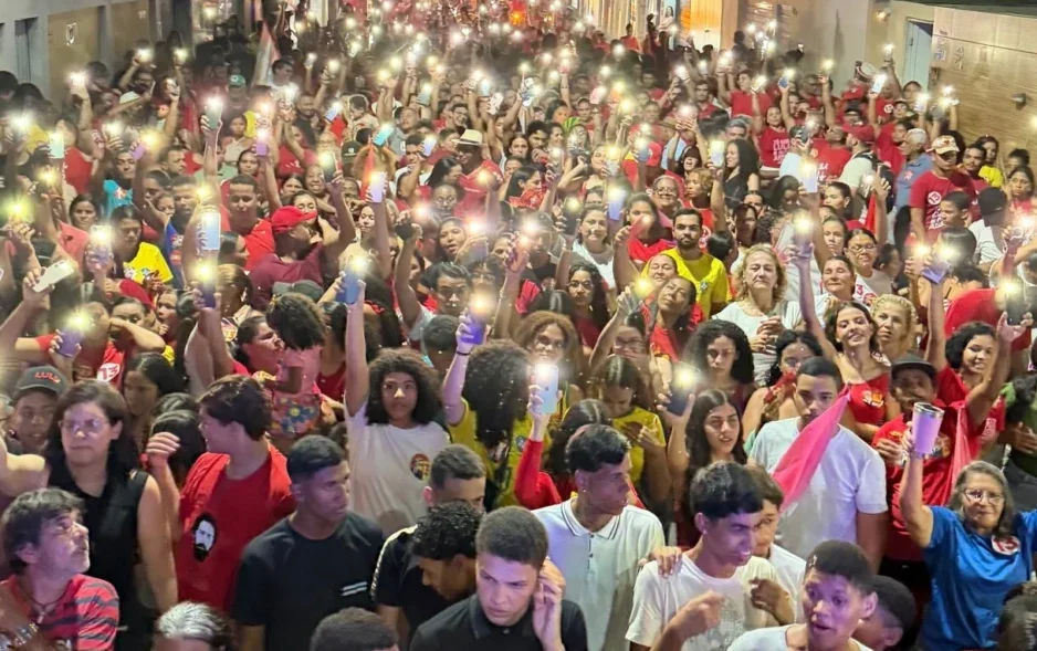 Petrolândia: Multidão participa de “Arrastão pela Virada” em apoio à reeleição de Lula no segundo turno