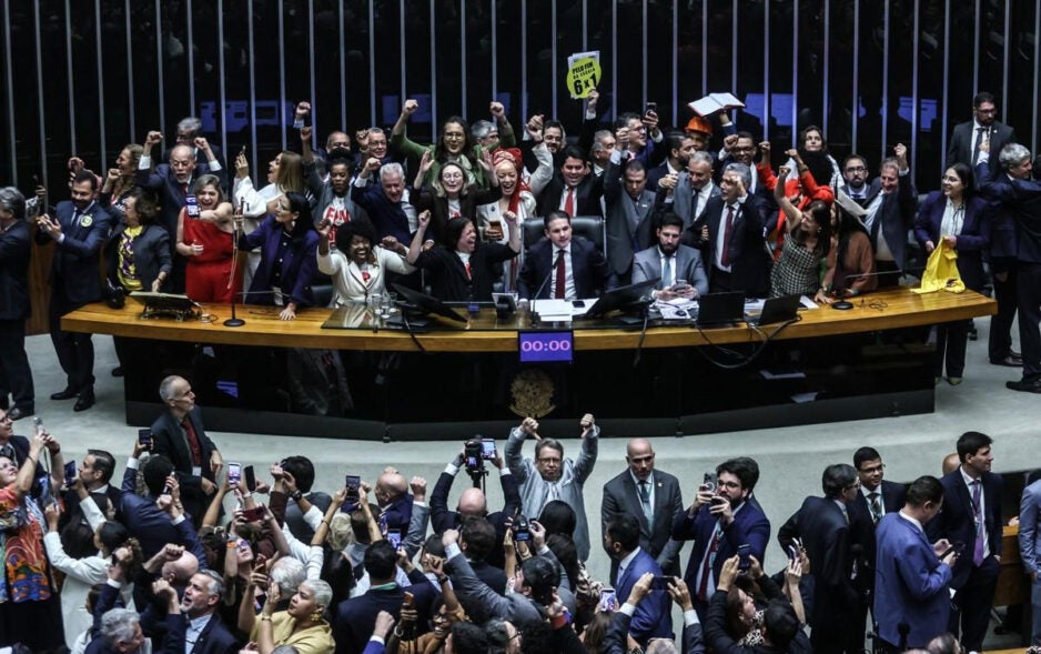 Fim da escala 6×1 avança no Senado: proposta prevê 40 horas semanais e dois dias de folga