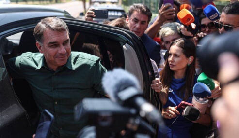 Após encontro com Jair Bolsonaro, Flávio revela reação do pai ao resultado das eleições