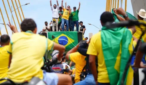 Flávio Bolsonaro promete ampliar regularização de terras no Pará e rever regras ambientais