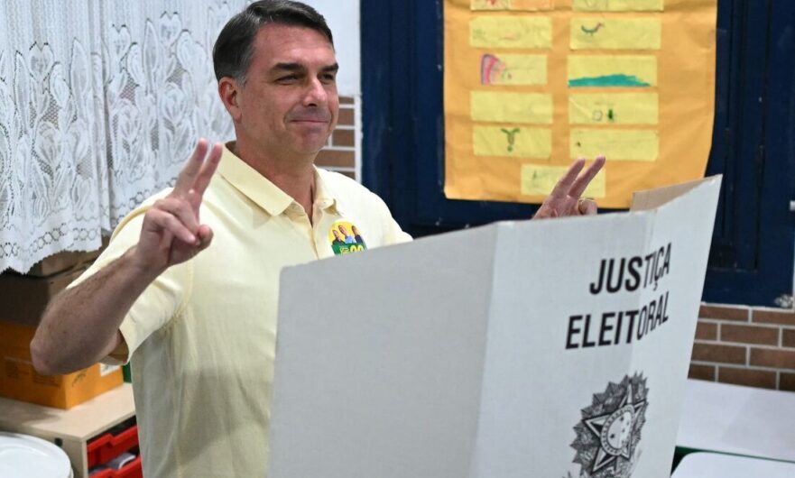 Flávio Bolsonaro vota no Rio de Janeiro nas Eleições 2026