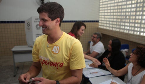 João Campos vota em Apipucos, no Recife, neste domingo de Eleições 2026