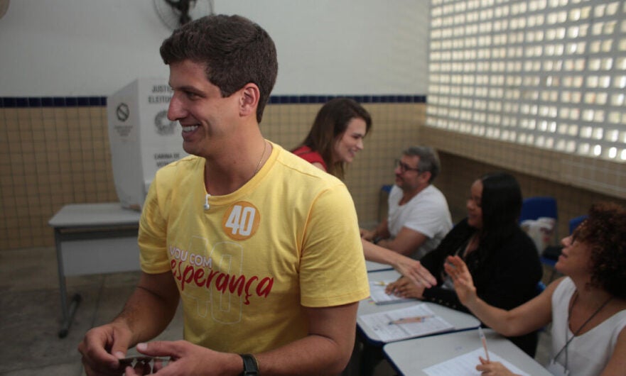 João Campos vota em Apipucos no Recife nas Eleições 2026